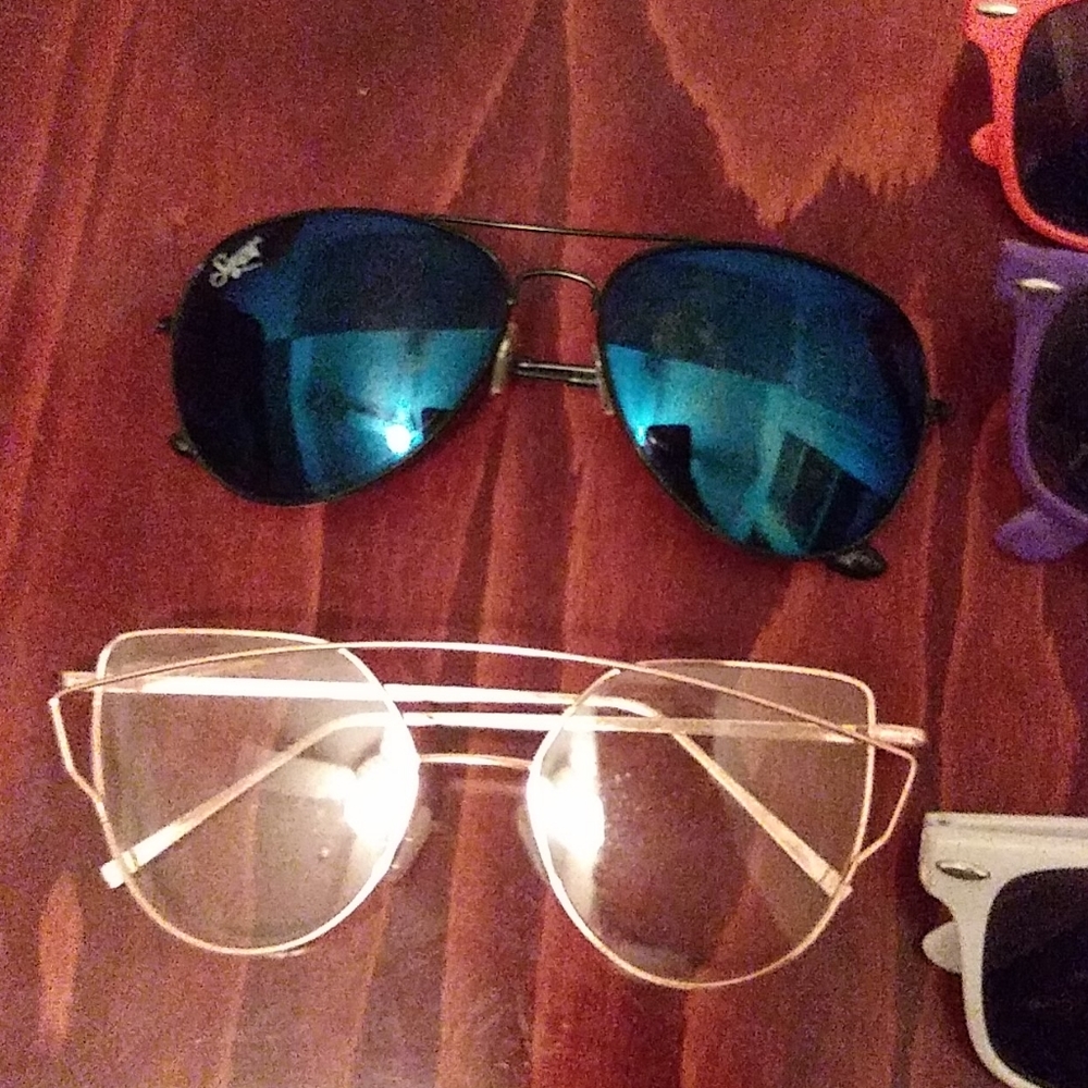 Sunglasses - Picture 3 of 4
